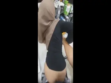 Berdandan Sambil Dientot Ganas Memek Becek Ngocor