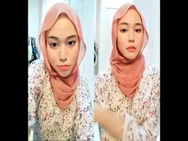 Bokep Jilbab Bini Sange Hibur Suami Main Jari poster